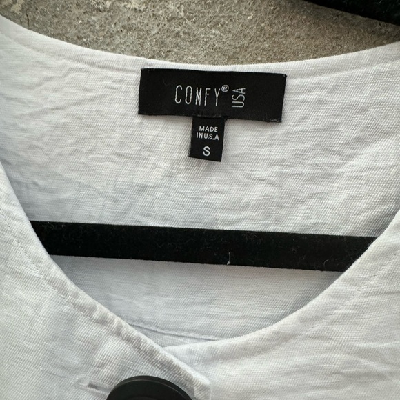 Comfy brand white top. Size Small. Box pleat in back. Can be worn as a jacket - Picture 3 of 4